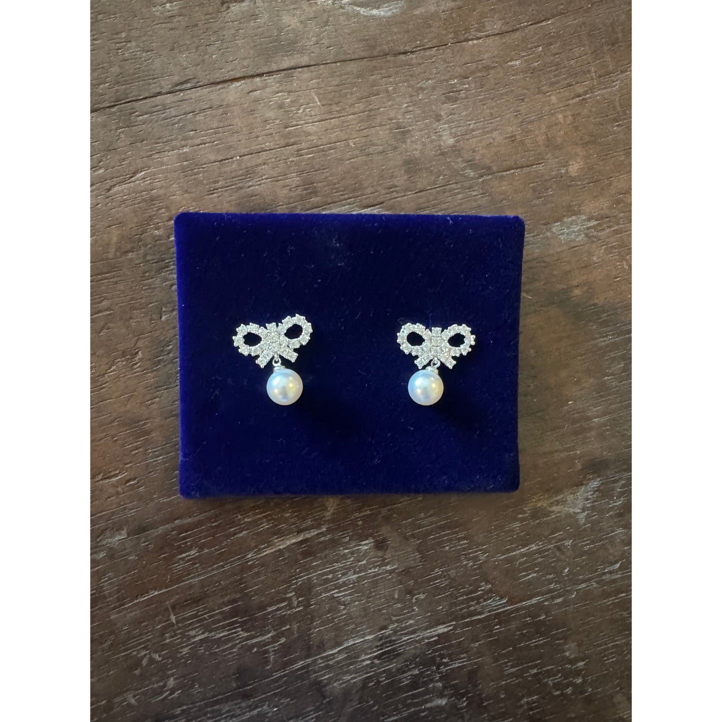 Micro Bow Pearl Earrings