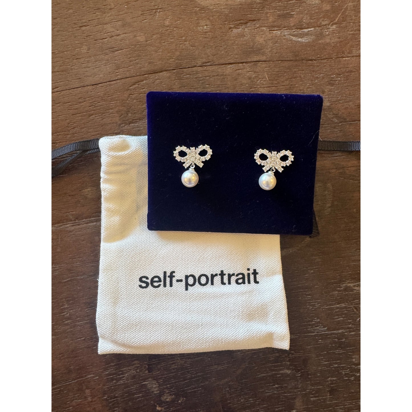 Micro Bow Pearl Earrings
