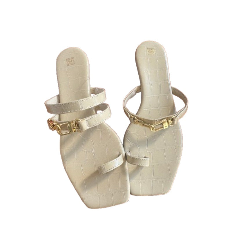 The Double Clasp Flat