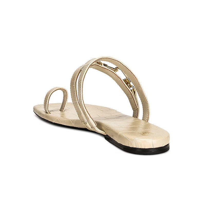 The Double Clasp Flat