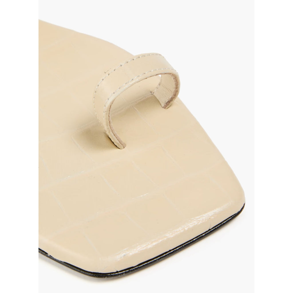 The Double Clasp Flat