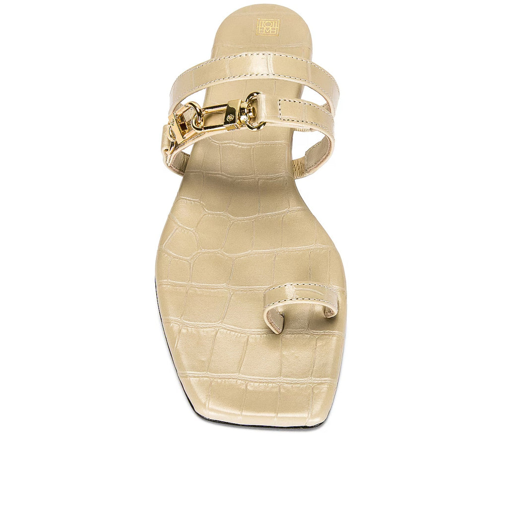 The Double Clasp Flat