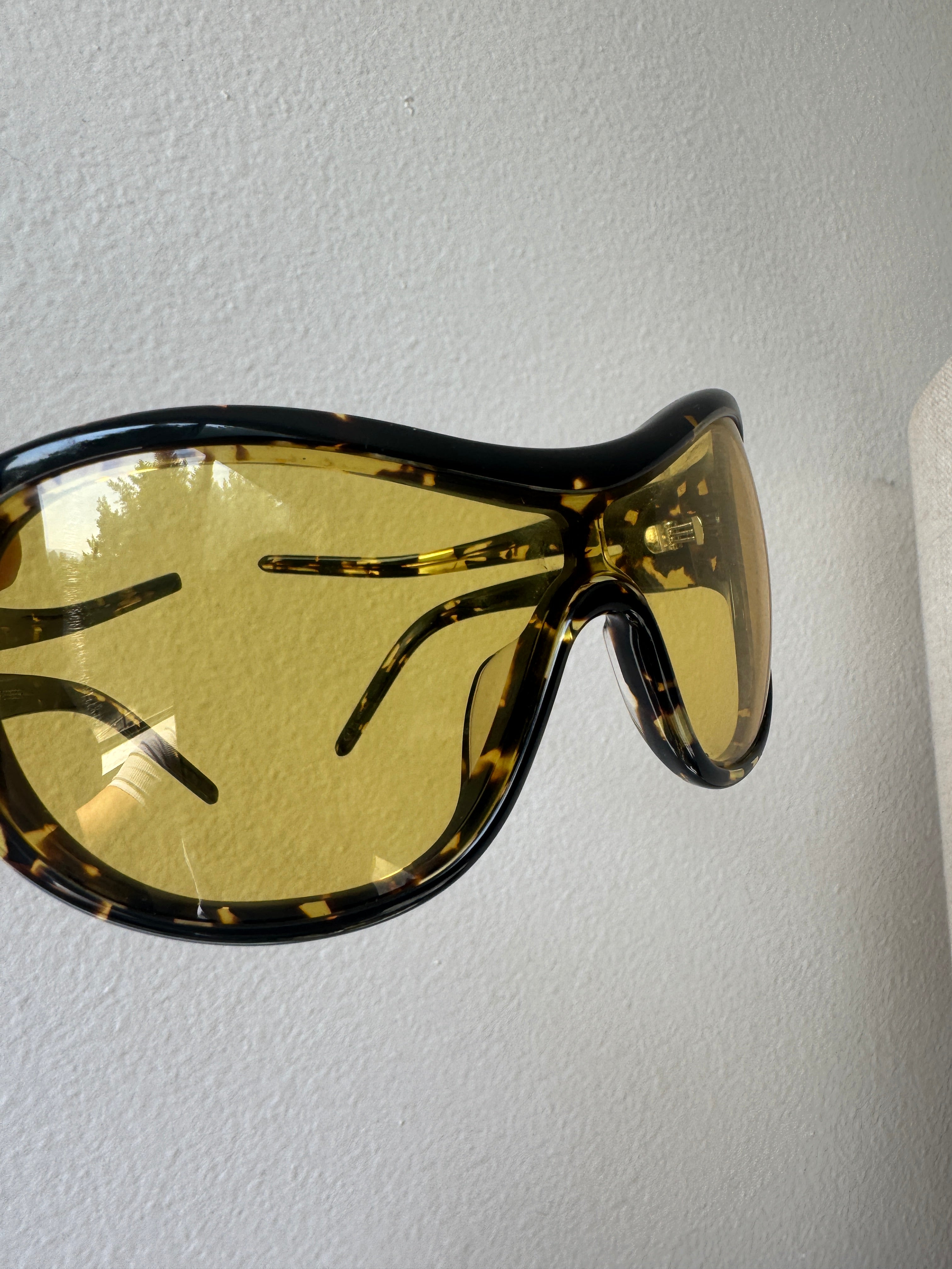 Uma 98 Sunglasses in Hella